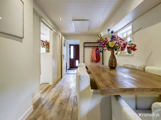 Kruisdijk 2, Strijen