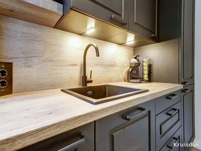 Kruisdijk 2, Strijen