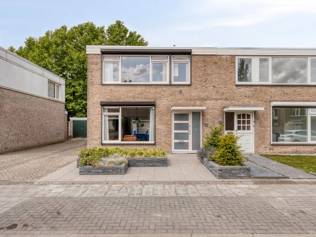 Rudolf Van Baarlestraat 18, Oss