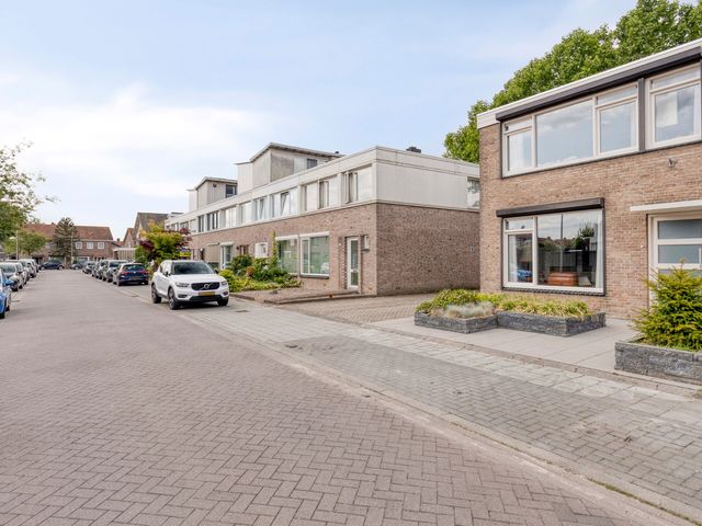 Rudolf Van Baarlestraat 18, Oss