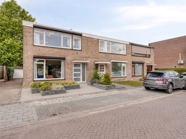 Rudolf Van Baarlestraat 18, Oss