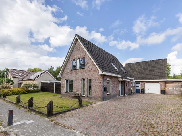 Weegbree 22, Grootegast