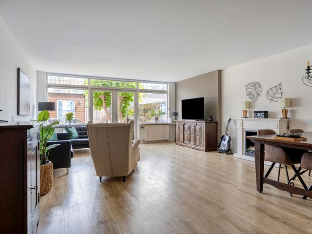 Guurtje Riemenshof 3, Leiden