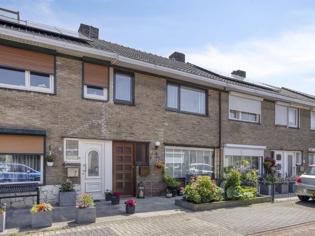 Bernhardstraat 8, Terneuzen