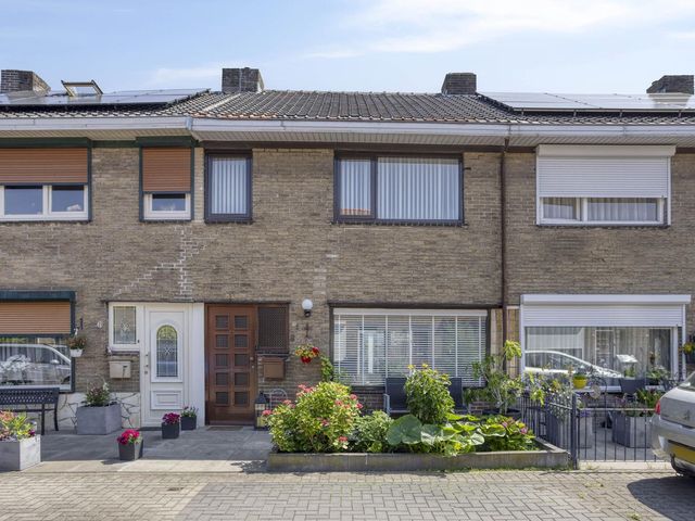 Bernhardstraat 8, Terneuzen