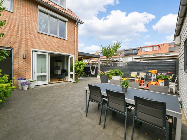 L.A. Braakstraat 1, Aalsmeer