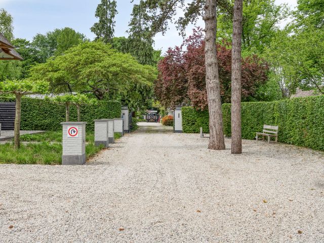 Achttienhontpad 4, Warmond