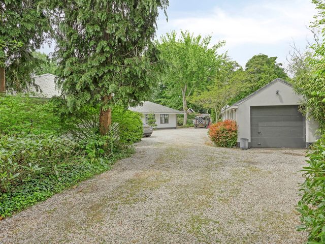 Achttienhontpad 4, Warmond