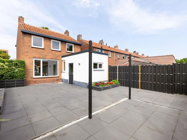dr. Leenhoutsstraat 42, Hoek