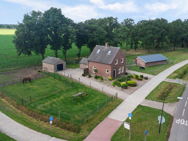 Broekenseind 2, Hoogeloon