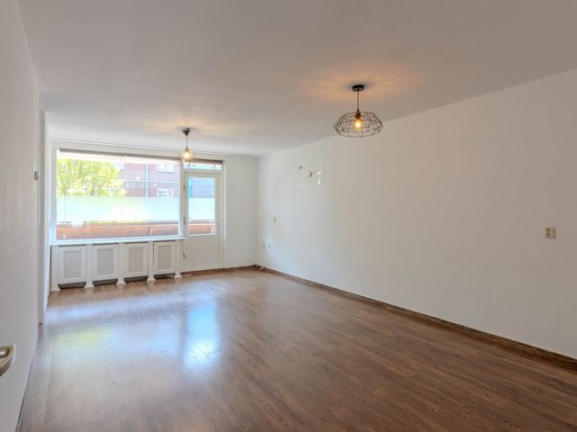 Lenteakker 24, Spijkenisse