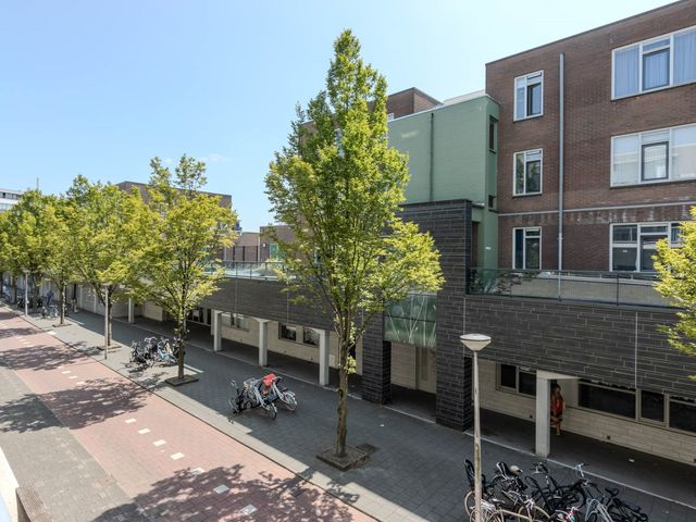 Lenteakker 24, Spijkenisse