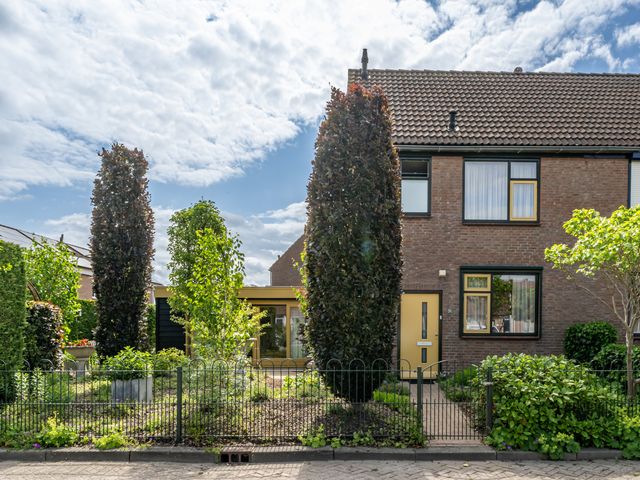 Melkweg 24, Oude-Tonge
