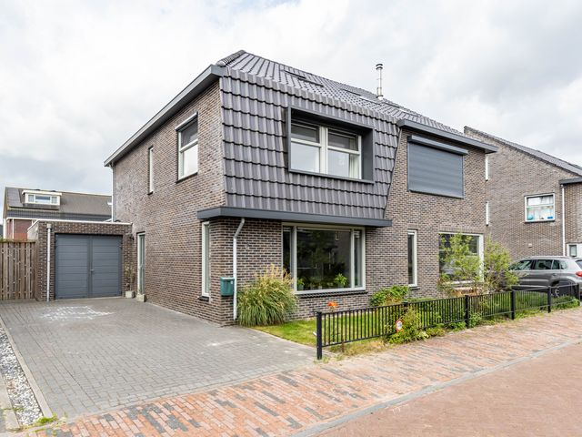 De Hartakker 13, Eelde