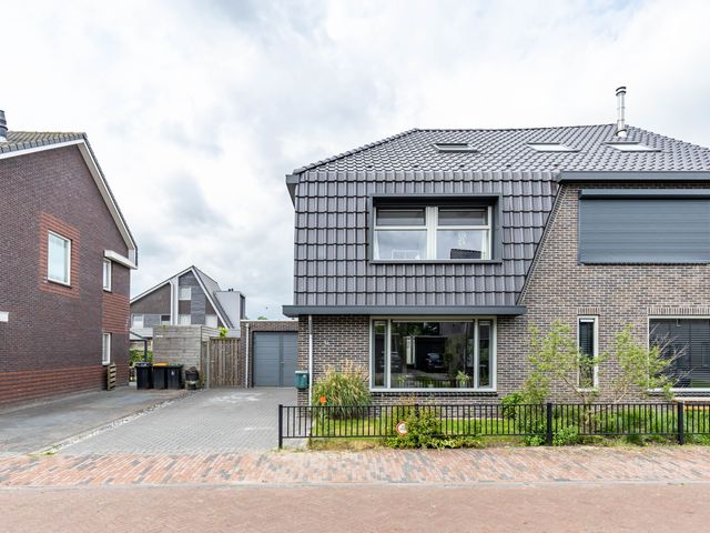 De Hartakker 13, Eelde