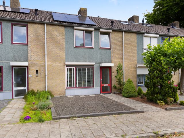 De Chamillylaan 15, Grave