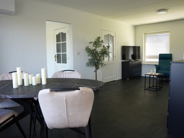 Jhr Mr de Casembrootstr 27, Groede