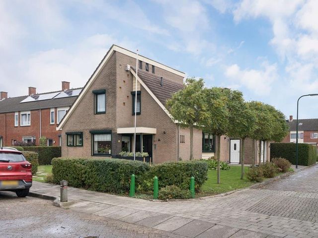 Anna van Bourgondiestraat 37, Sint-Annaland