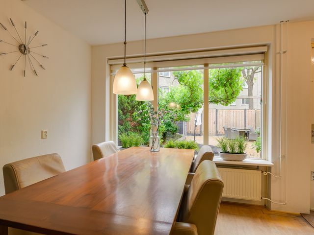 Alexander Adamskistraat 1, Voorschoten