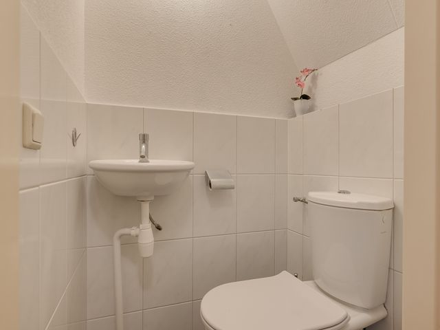 Alexander Adamskistraat 1, Voorschoten