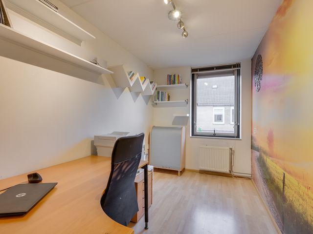 Alexander Adamskistraat 1, Voorschoten