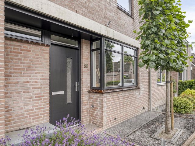 Dennenhof 39, Made