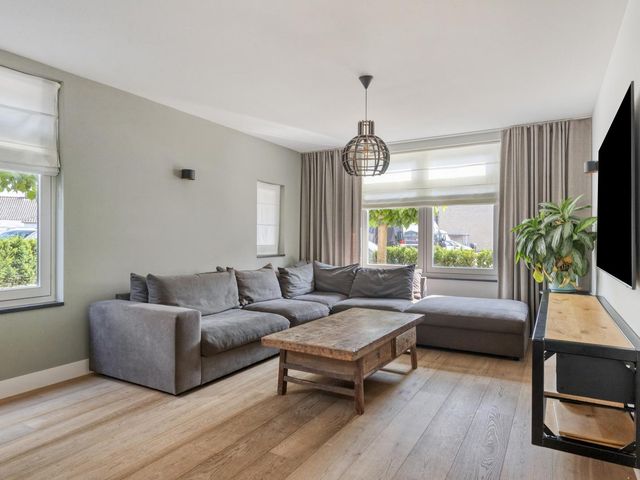 Burgemeester van Campenhoutstraat 8, Made