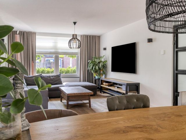 Burgemeester van Campenhoutstraat 8, Made