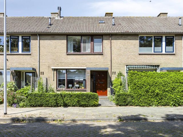 Plevierstraat 38, Strijen