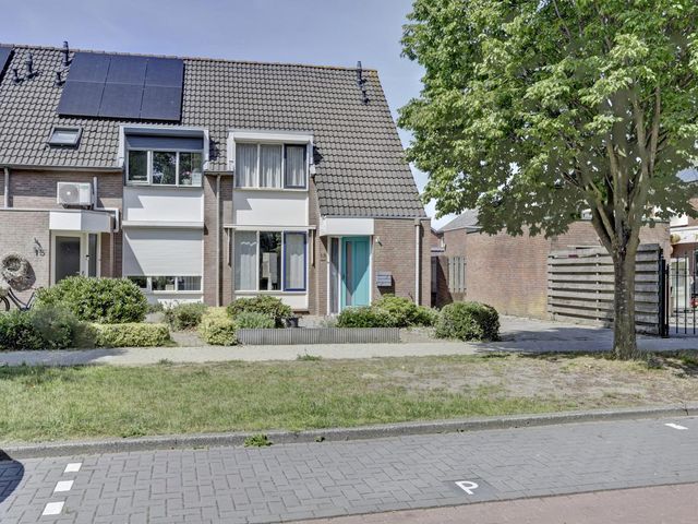 Krayenhofflaan 13, Waalwijk