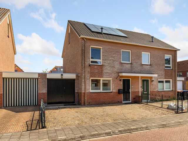 Volendamstraat 19, Lelystad