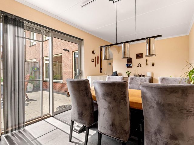 Volendamstraat 19, Lelystad