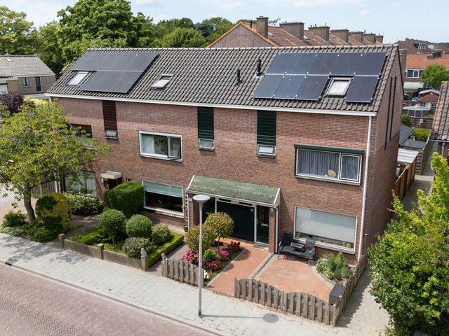 Magnoliastraat 12, Rozenburg