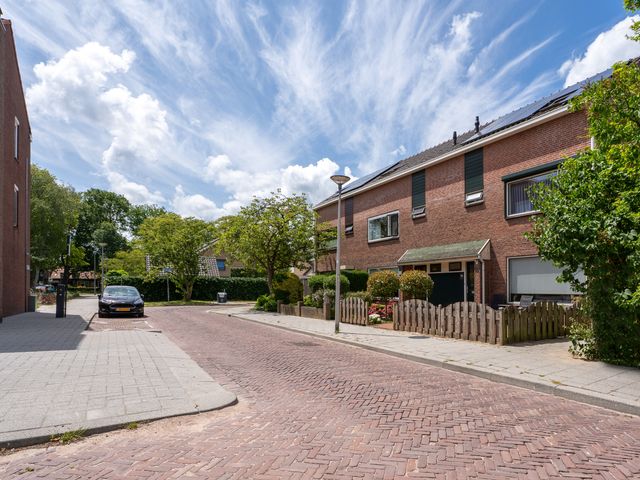 Magnoliastraat 12, Rozenburg