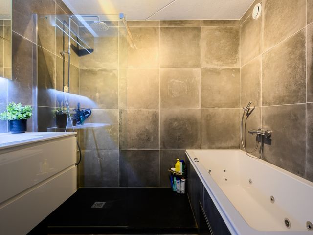 H. de Lintweg 25, Spijkenisse