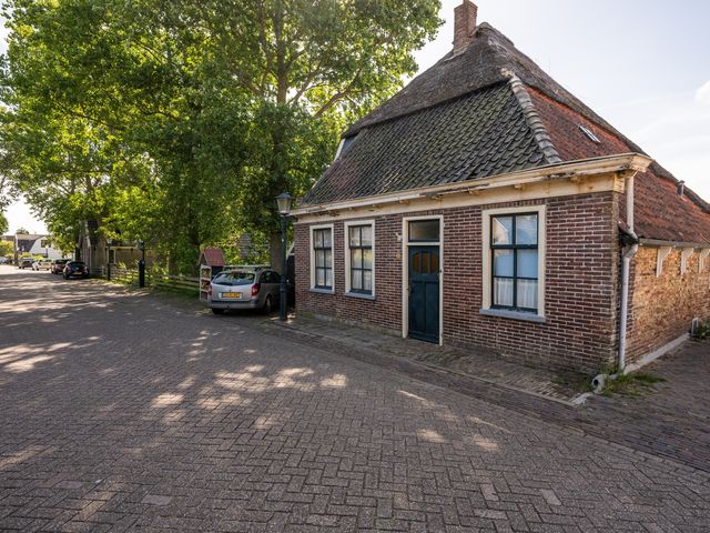 Diek 24, Den Hoorn