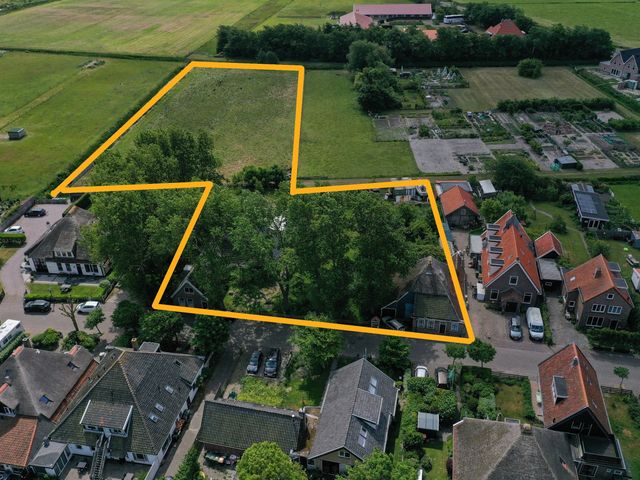 Diek 24, Den Hoorn