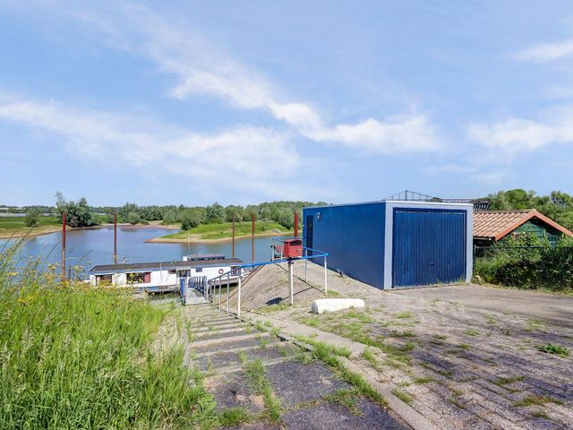 Waalbandijk 70, Beneden-Leeuwen