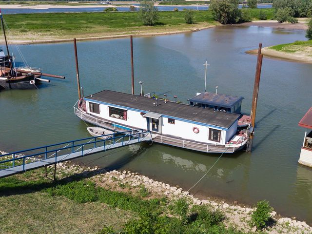 Waalbandijk 70, Beneden-Leeuwen