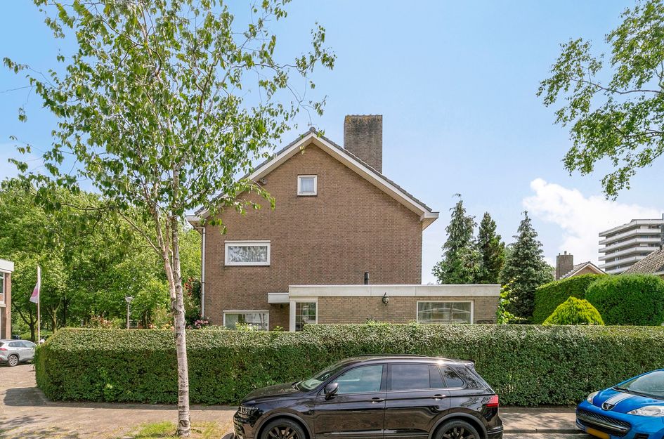 Van Der Leeuwlaan 2