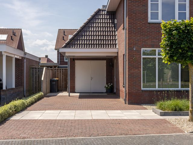 Atalanta 9, Holten