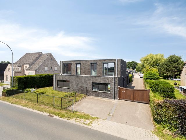 Geeneinde 8-B  , Weelde