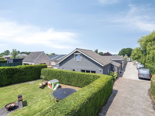 Geeneinde 8-B  , Weelde