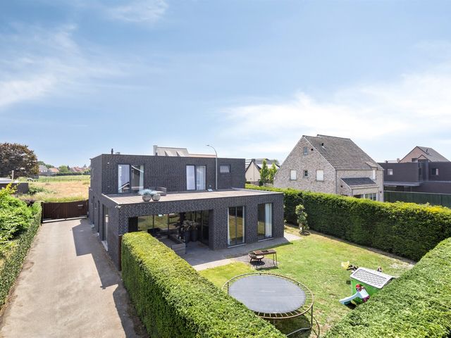Geeneinde 8-B  , Weelde