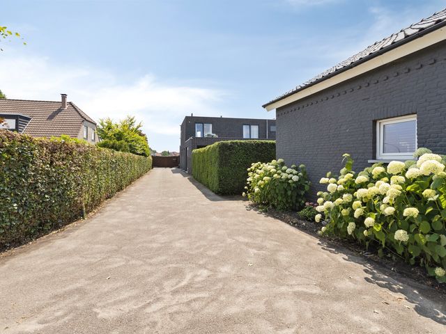Geeneinde 8-B  , Weelde