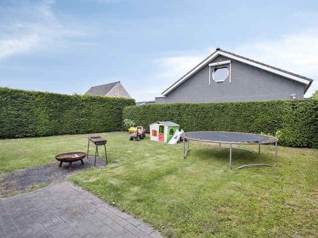 Geeneinde 8-B  , Weelde