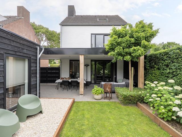 Lintjeshaag 20, Limbricht