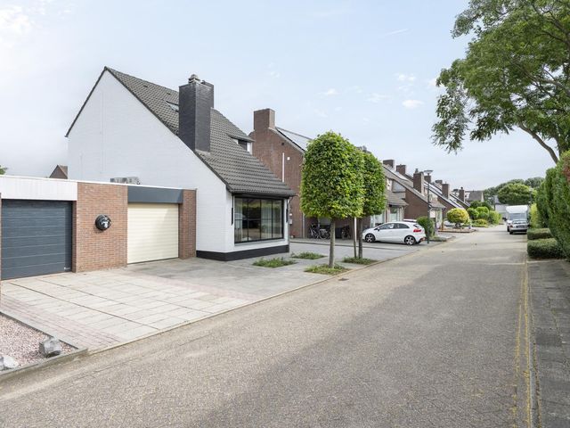 Lintjeshaag 20, Limbricht