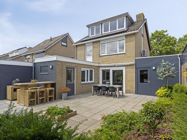 Ruusbroeclaan 10, Roosendaal