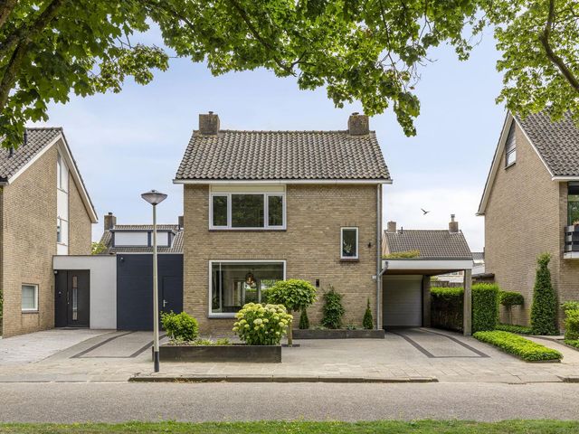 Ruusbroeclaan 10, Roosendaal